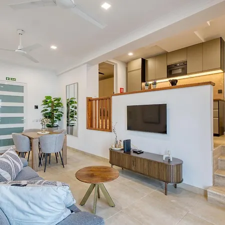 2br Seafront Elegance With Balcony & Sea Views By 360 Estates * Σεντ Πόλς Μπέι