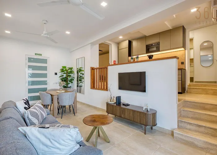 2br Seafront Elegance With Balcony & Sea Views By 360 Estates * Σεντ Πόλς Μπέι