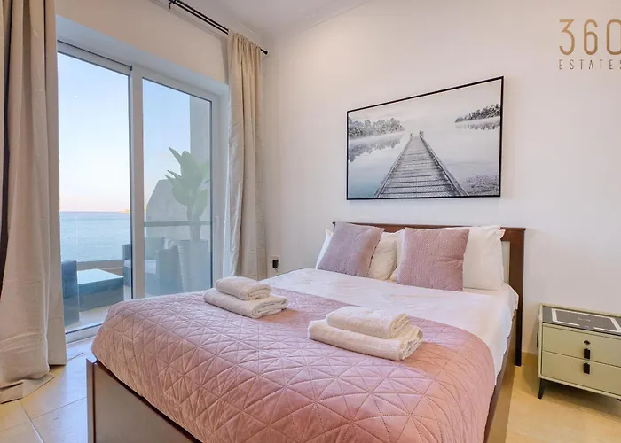 2br Seafront Elegance With Balcony & Sea Views By 360 Estates Διαμέρισμα