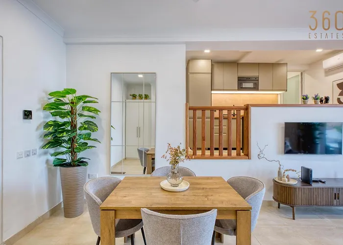 2br Seafront Elegance With Balcony & Sea Views By 360 Estates Διαμέρισμα *