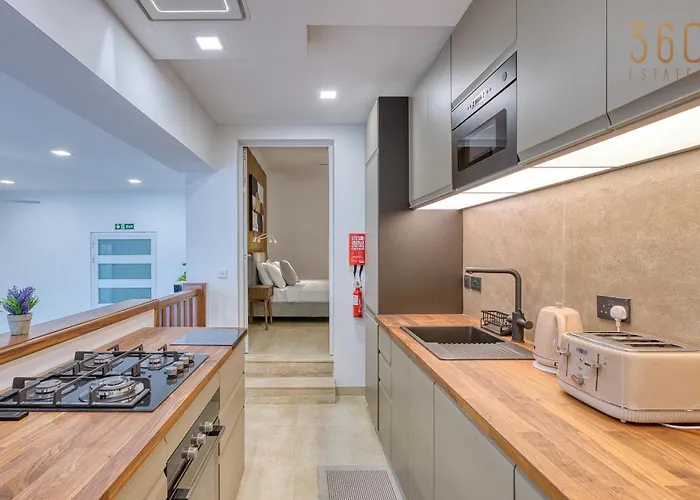 2br Seafront Elegance With Balcony & Sea Views By 360 Estates Σεντ Πόλς Μπέι