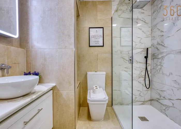 2br Seafront Elegance With Balcony & Sea Views By 360 Estates Σεντ Πόλς Μπέι