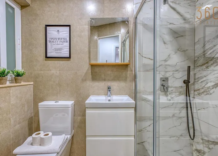 Διαμέρισμα 2br Seafront Elegance With Balcony & Sea Views By 360 Estates *