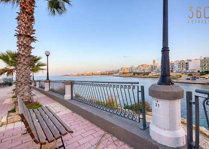 Διαμέρισμα 2br Seafront Elegance With Balcony & Sea Views By 360 Estates *