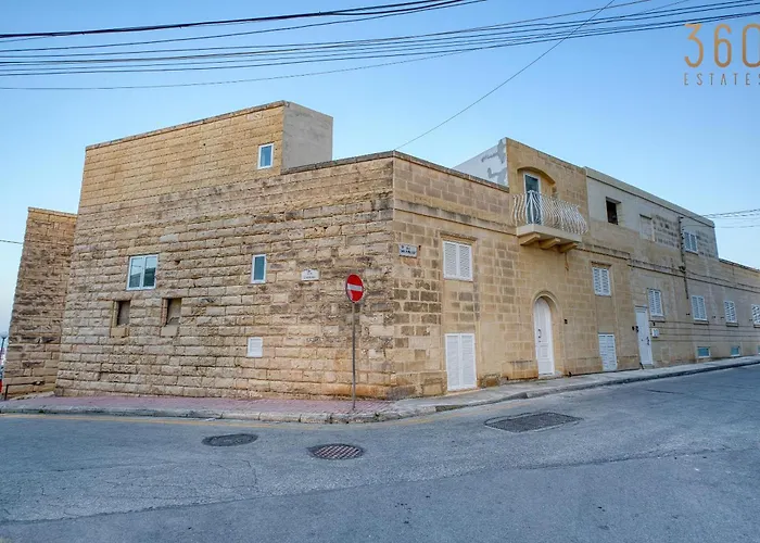 Διαμέρισμα 2br Seafront Elegance With Balcony & Sea Views By 360 Estates *