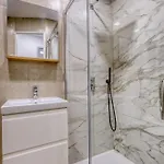 2br Seafront Elegance With Balcony & Sea Views By 360 Estates 圣保罗湾城