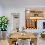2br Seafront Elegance With Balcony & Sea Views By 360 Estates 公寓 *