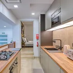 2br Seafront Elegance With Balcony & Sea Views By 360 Estates 圣保罗湾城