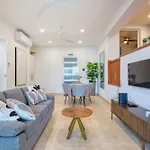 2br Seafront Elegance With Balcony & Sea Views By 360 Estates 圣保罗湾城