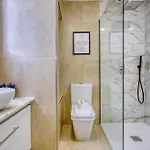 2br Seafront Elegance With Balcony & Sea Views By 360 Estates 圣保罗湾城