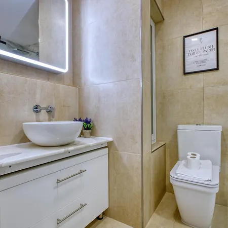 Διαμέρισμα 2br Seafront Elegance With Balcony & Sea Views By 360 Estates