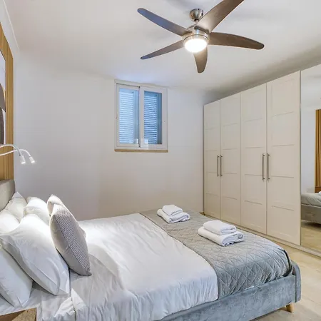 2br Seafront Elegance With Balcony & Sea Views By 360 Estates * Σεντ Πόλς Μπέι