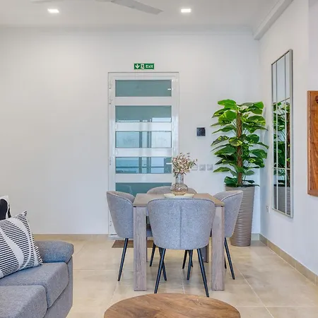 2br Seafront Elegance With Balcony & Sea Views By 360 Estates Appartement St. Paul's Bay