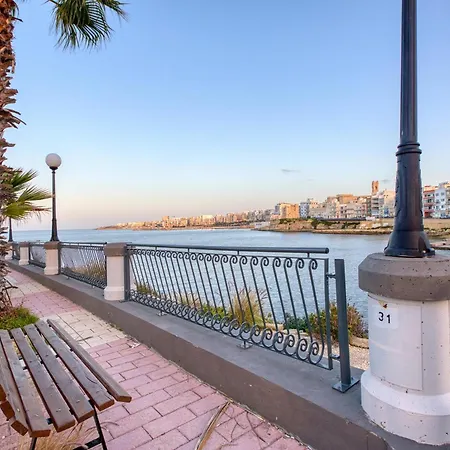 Appartement 2br Seafront Elegance With Balcony & Sea Views By 360 Estates *