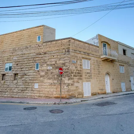Lejlighed 2br Seafront Elegance With Balcony & Sea Views By 360 Estates *