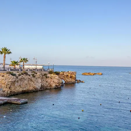 Appartement 2br Seafront Elegance With Balcony & Sea Views By 360 Estates *