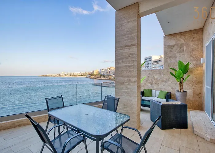 Lägenhet 2br Seafront Elegance With Balcony & Sea Views By 360 Estates